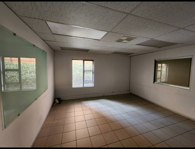 172M² OFFICE TO LET IN NORTH RIDING